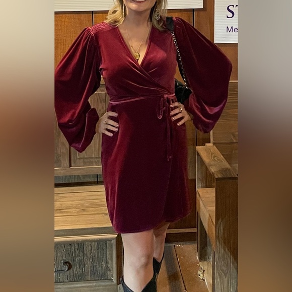 🆕Gianni Bini “Leighton” Velvet Wrap Dress - Picture 4 of 4